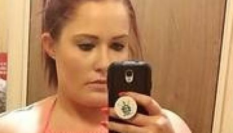 A făcut un selfie în cabină, a pus poza pe Facebook.ŞOC!Ce se vede în oglindă. Au sărit toţi pe ea