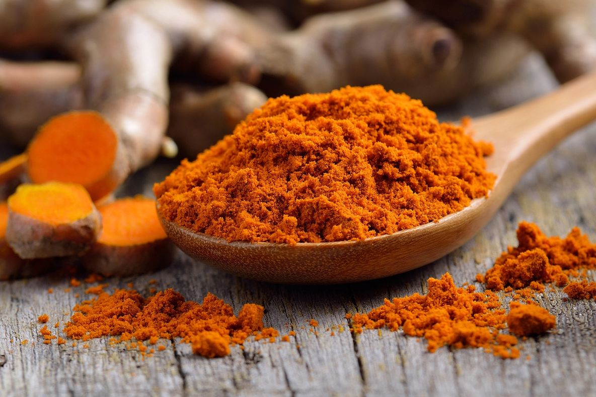 De ce este bine să bei în fiecare dimineață apă caldă cu turmeric? Organismul se transformă rapid!