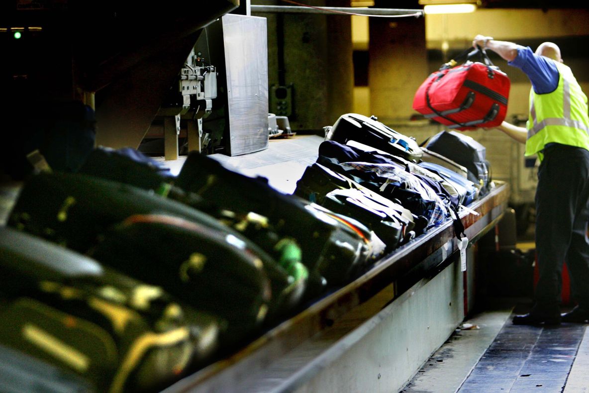 Se comporta ciudat în autogară, i-au verificat bagajul. Ce au găsit polițiștii în valiză. Halucinant