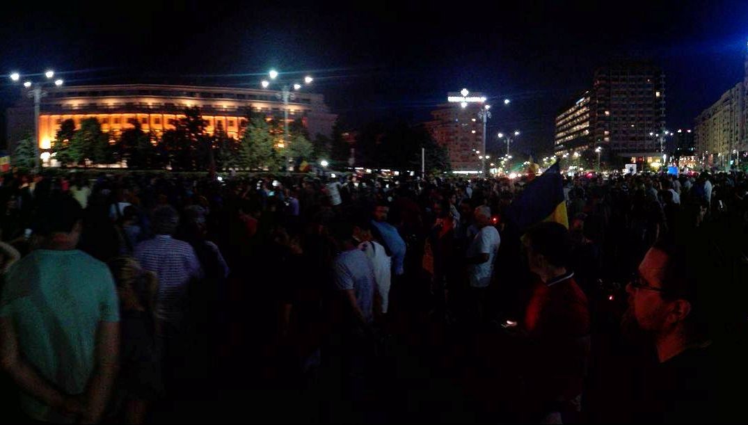 Protest în Piața Victoriei. 2.500 de oameni au strigat împotriva modificării legilor Justiției