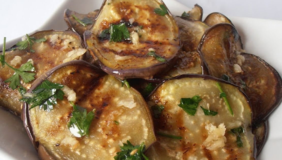 Reţeta pe care trebuie să o încerci. Vinete cu usturoi. Este delicioasă şi uşor de făcut