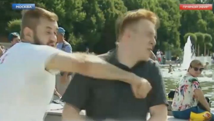 Reporter agresat în DIRECT, într-un parc din Rusia. Cine era bătăuşul - de necrezut!