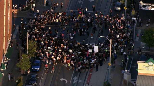 Încă o noapte de violenţe în SUA, după achitarea unui polițist care a ucis un bărbat de culoare