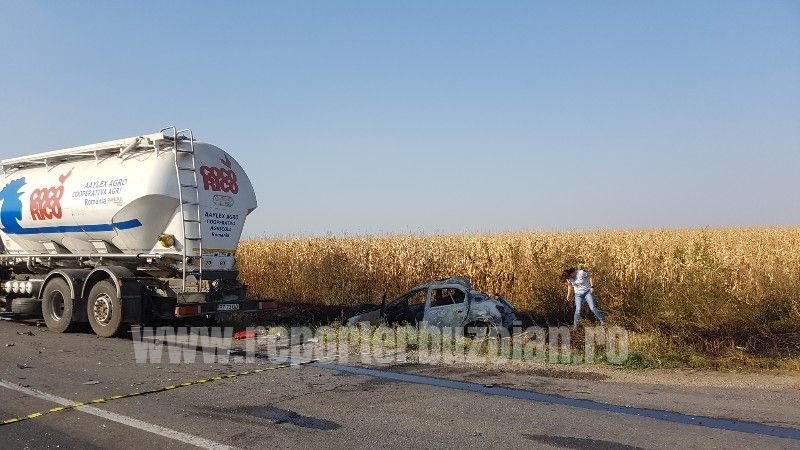 Accident grav pe DN 2B, între un TIR și două autoturisme. O persoană a murit carbonizată