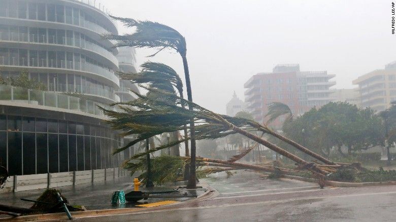 Uraganul ucigaș Irma a lovit Florida! 35.000 de români sunt în pericol LIVE VIDEO
