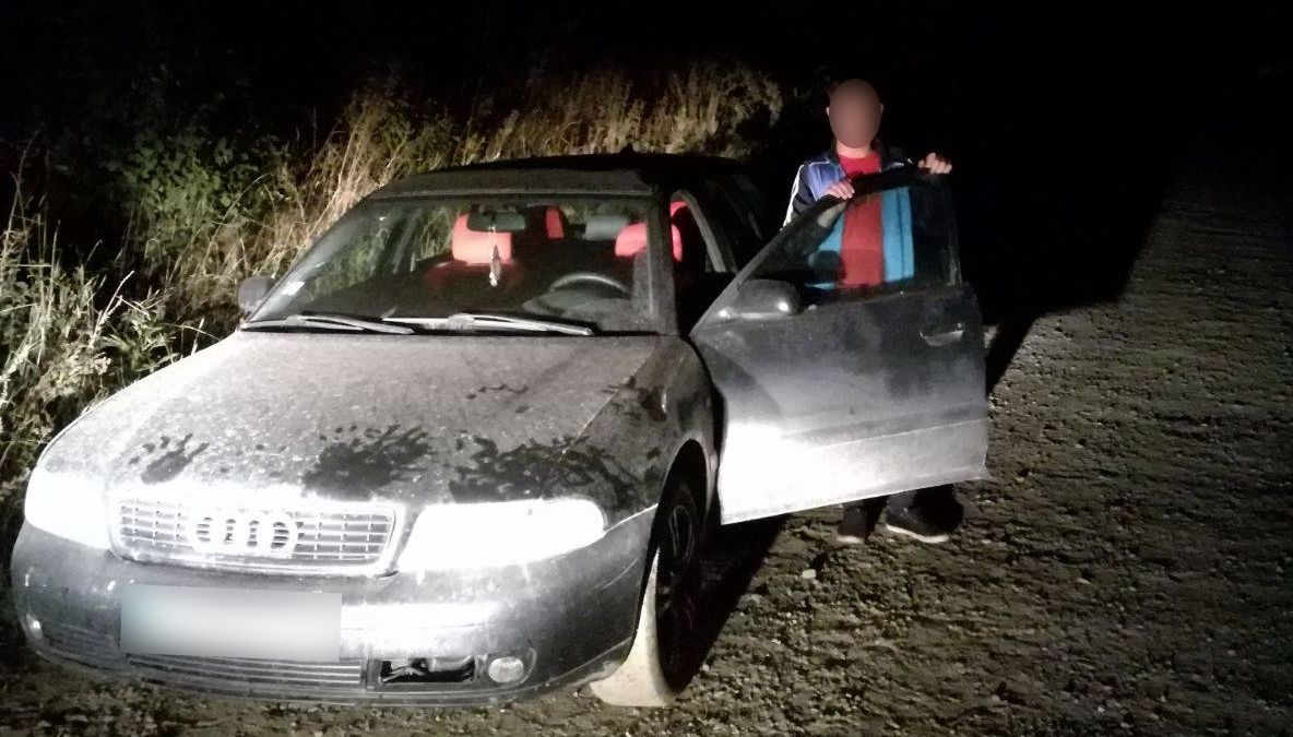 Poliţiştii au oprit un Audi la 1 noaptea. Când au văzut cine e şoferul, au îngheţat