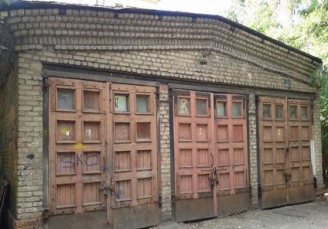 A primit moștenire un garaj dărăpănat. Nimeni nu mai intrase în el de zeci de ani. L-a deschis și...