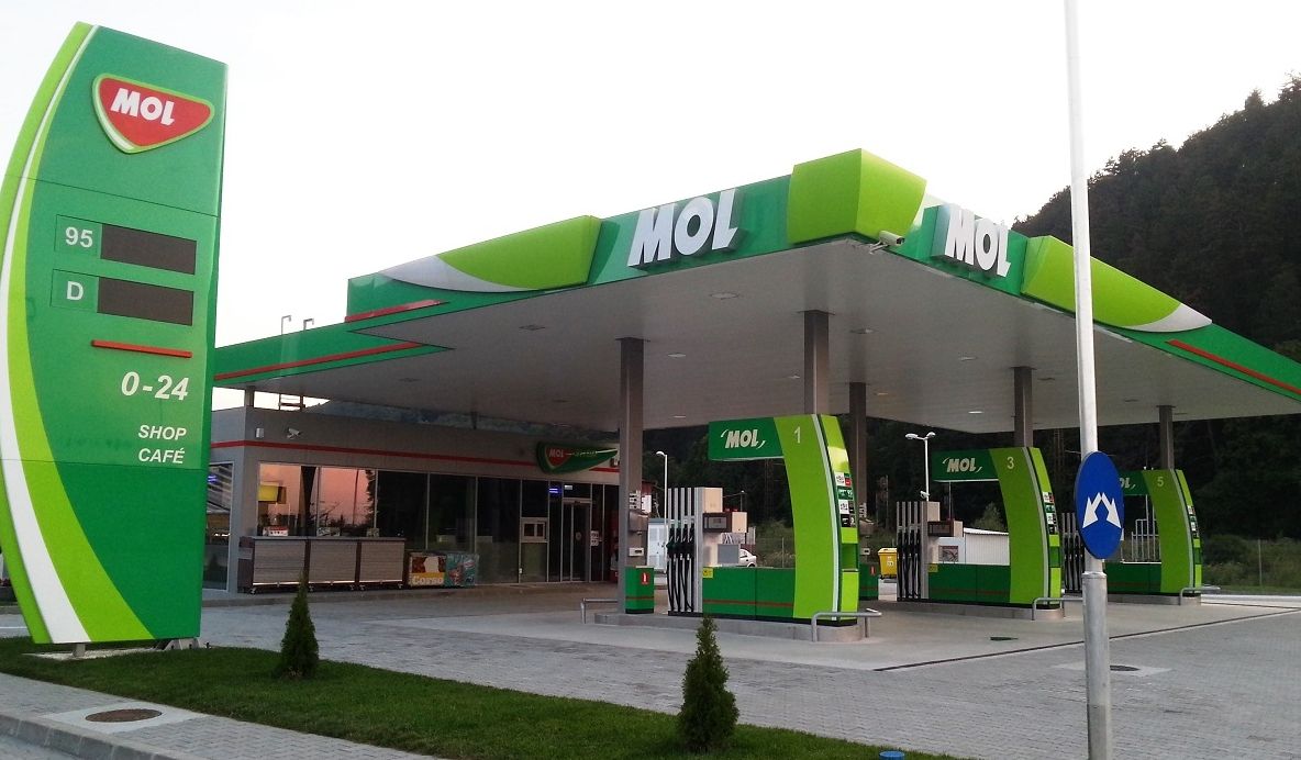 Reacția grupului maghiar MOL după îndemnul lui Băsescu "Nu mai puneți benzină de-aici"