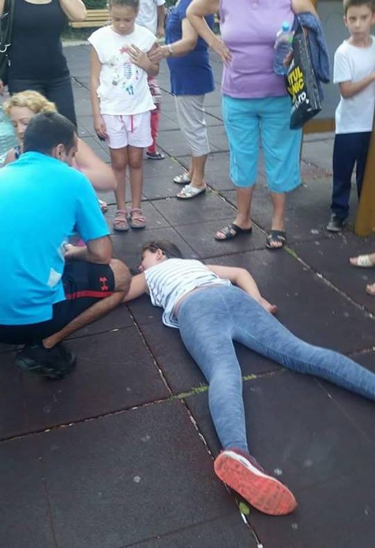 Accident GRAV într-un parc din Capitală: un copil a căzut de la înălţime. S-a deschis o anchetă