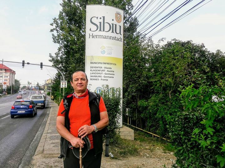 Aventurile primarului din România care a plecat pe jos până la Bucureşti pentru că nu are APĂ acasă