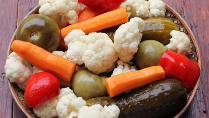 Îţi e poftă de murături? Mergi de urgenţă la medic. Ai putea suferi de o boală gravă