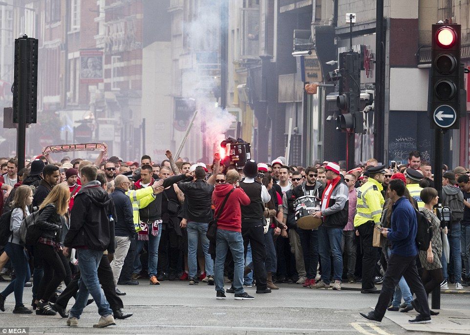 Nemții au ocupat străzile din Londra! Sunt 20.000 de suporteri ai echipei Koln. Au început luptele 