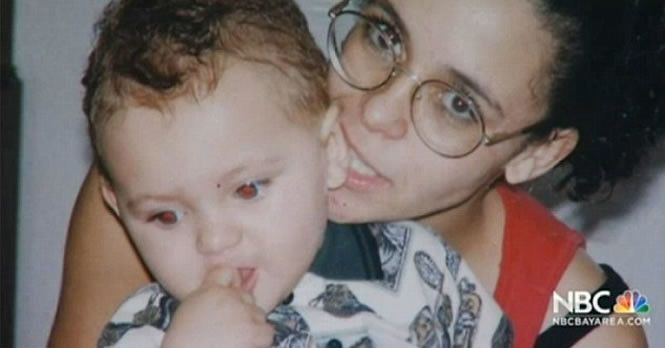 Copilul i-a fost răpit când era mic. După 15 ani, a văzut o fotografie pe Facebook şi a încremenit!