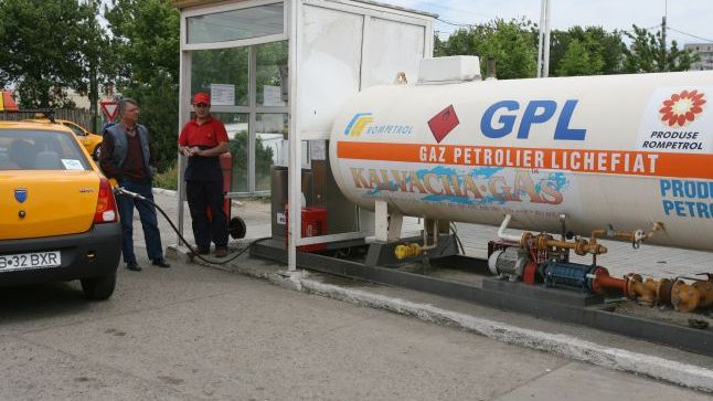 Încarci butelia de la pompa de vânzare GPL auto? Iată cum îţi RIŞTI VIAŢA 