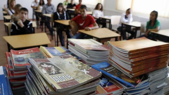 Liviu Pop: "Elevii au pierdut, iar baronii manualelor s-au îmbogățit"