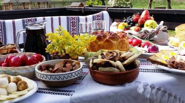 Propria bucătărie, punct de gastronomie locală. Legea care transformă gospodinele în amfitrioane