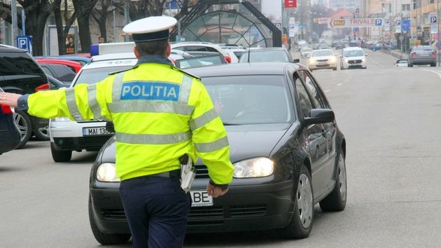 Polițistul lovit de un TIR pe Autostrada A1, în stare gravă. Acesta oprise o maşină pentru control