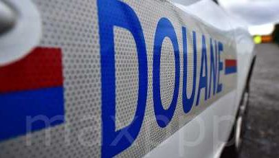 Captură impresionantă. Doi şoferi români transportau 1,7 tone de rășină de canabis