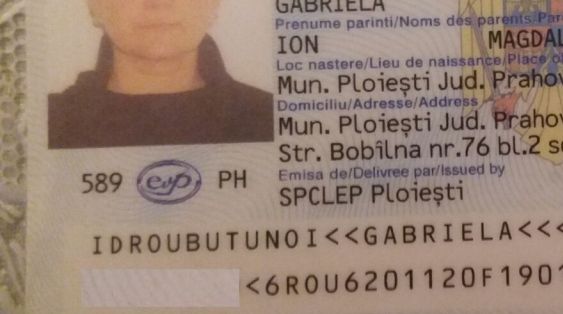 Deși nu sunt rude, locuiesc în aceeași casă. Eroarea birocratică care îi costă şi timp şi bani