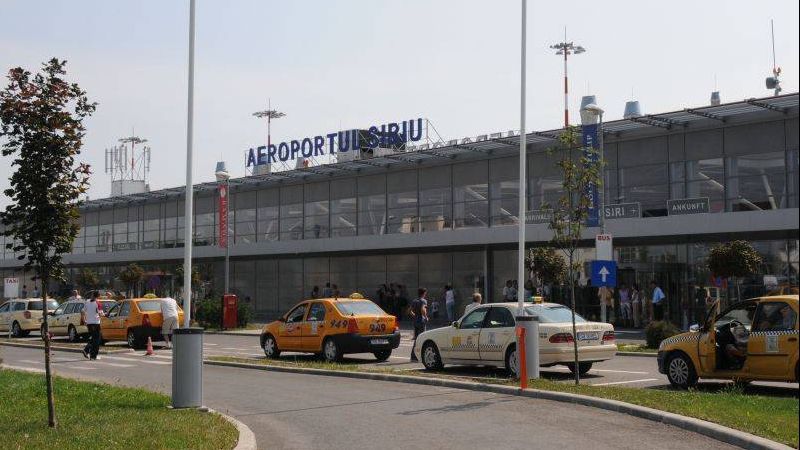 Peste 200 de persoane, blocate ore bune în Aeroportul din Sibiu, după ce  un avion s-a defectat