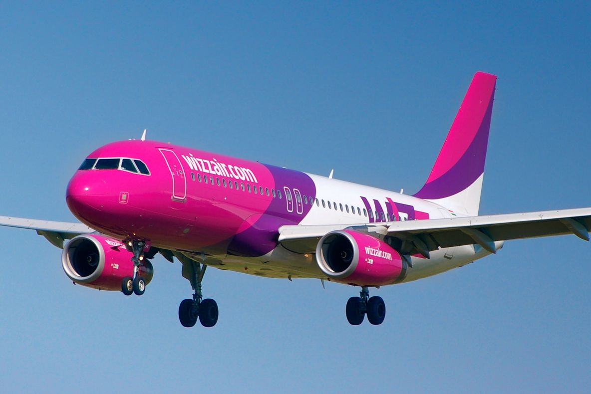 Bătaie ca în filme la bordul unui avion Wizz Air. Ce a decis pilotul?