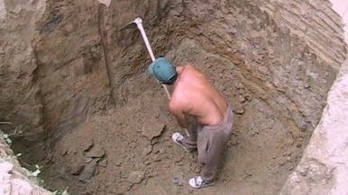 Descoperire terifiantă în curtea unei şcoli din judeţul Iaşi, în ziua deschiderii anului nou