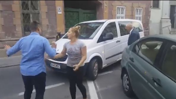 VIDEO. Bătaie pentru un loc de parcare în oraşul care a fost capitală culturală europeană