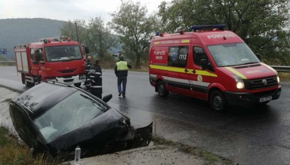 Accident înfiorător, în Bistriţa. A fost nevoie de două echipaje de descarcerare