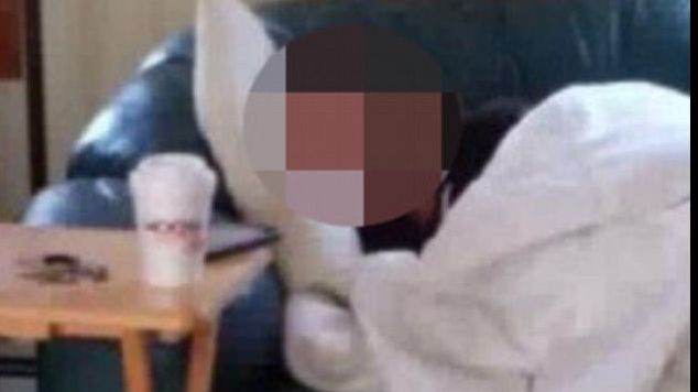 Un tată a prins bona copiilor săi dormind. Ce lecție i-a dat acesta