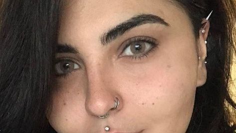 Buzele acestei femei au înnebunit Internetul. Și nimeni nu îi bănuiește secretul cutremurător