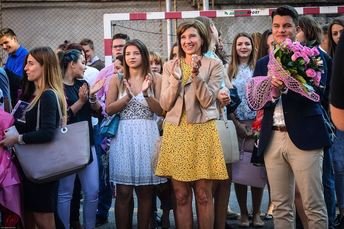 Carmen Iohannis, la primul clopoţel, la Sibiu: "Nu renunţ la iubirea vieţii mele, şcoala"