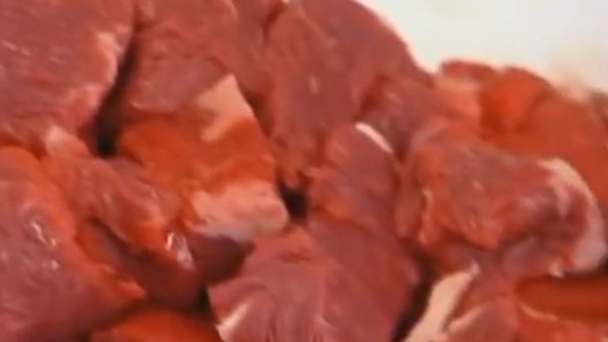 VIDEO. CARNEA FALSĂ, secretul pe care niciun comerciant nu vrea să-l ştii