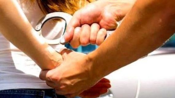 Caz șocant în Argeș! O mamă a fost arestată pe motiv că vindea filme porno cu fetițele ei minore