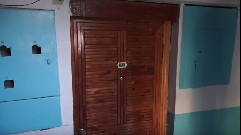 Un bărbat din Moldova a sărit de la etajul patru ca să nu fie prins de soţie cu amanta