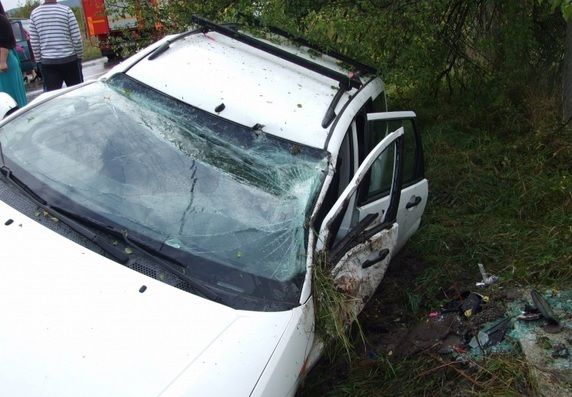 Accident ÎNFIORĂTOR, în drum spre nuntă! Maşina s-a făcut armonică! Victimele, 4 tinere