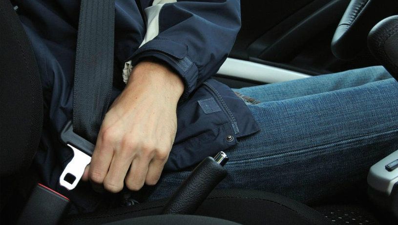 Românii nu sunt „familiarizați” cu centura de siguranță, deși amenzile sunt usturătoare