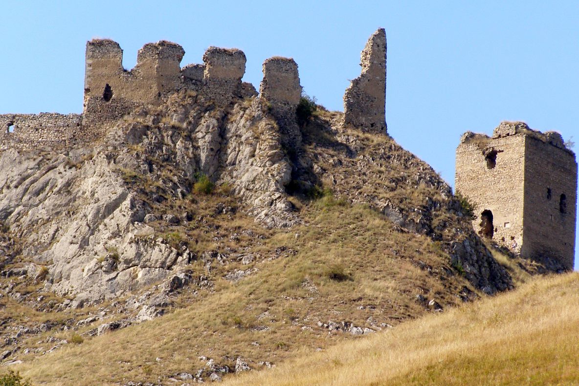 Scene șocante lângă Cetatea Trascăului! Un bărbat a căzut în gol de pe o stâncă