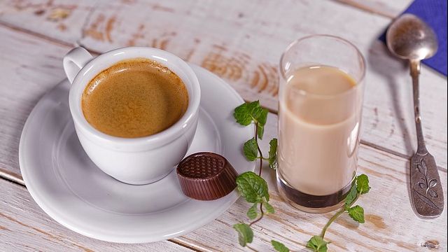 Cât de periculos este să bei cafeaua cu lapte 