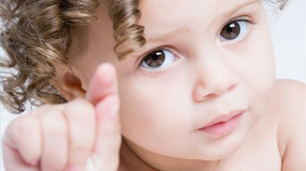 Cât de important este NUMELE pe care îl dai copilului la BOTEZ