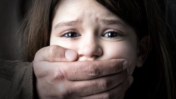 Şi-a vândut sora pentru 300 de euro: Ce a urmat este, pur şi simplu, tragic