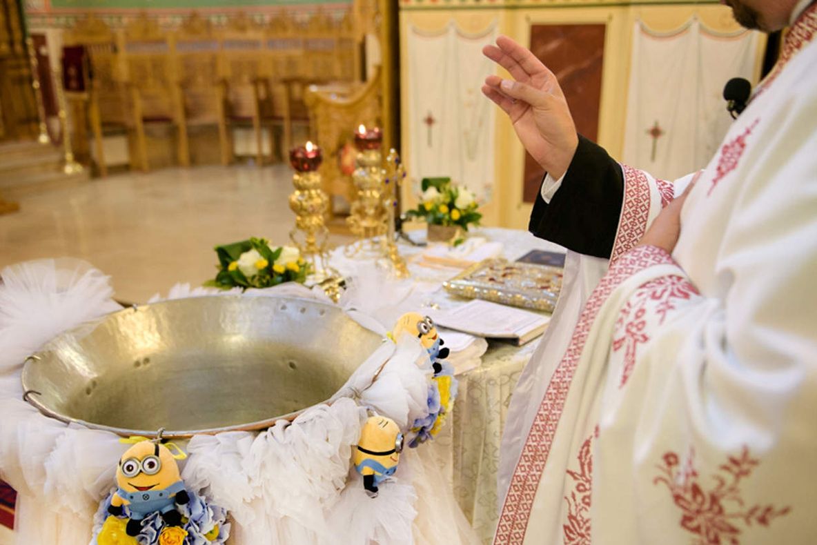 Un bebeluş de numai o lună a murit după ce a fost scos din cristelniţă