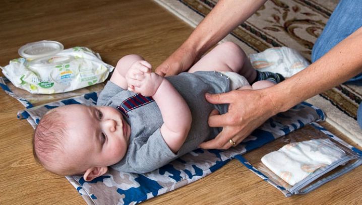 A vrut să-i schimbe scutecele fiicei lui, dar ceva groaznic s-a întâmplat. Mama copilului, şocată
