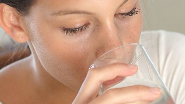 Cea mai rapidă dietă din lume: cum să slăbeşti cu APĂ CALDĂ