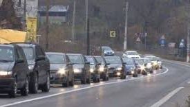 Trafic blocat între Brașov și Predeal, după ce un copac a căzut pe carosabil
