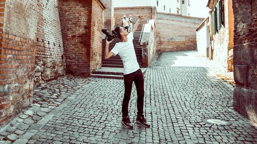 VIDEO. Povestea de succes a unui elev. Cum a reuşit să facă bani promovând ROMÂNIA FRUMOASĂ