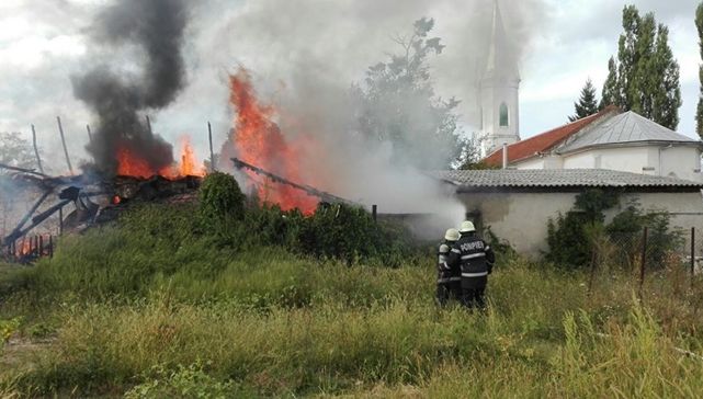 Incendiu puternic la un Centru de Copii din Timiș: 13 copii au fost evacuați