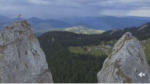 VIDEO.Imagini care îţi taie respiraţia. Ce face acest român la o altitudine de aproape 1700 de metri