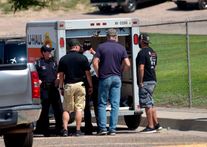 Au furat o maşină cu remorcă, dar REGRETĂ şi acum. Descoperirea macabră pe care au făcut-o 