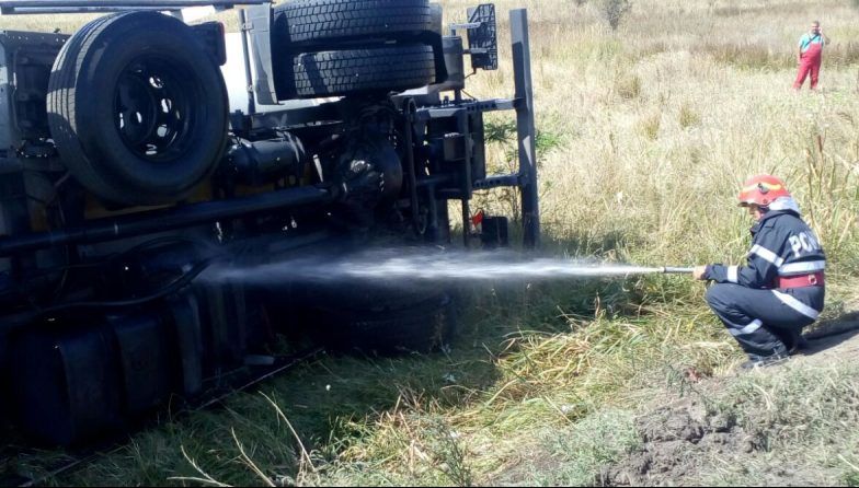 O cisternă încărcată cu GPL s-a răsturnat pe Autostrada A1