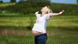 Universitatea din România care acordă burse de 2000 de euro proaspetelor mămici